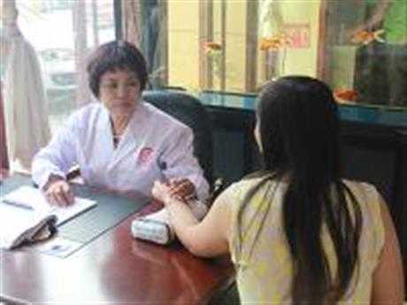 乔艳贞大夫在看诊