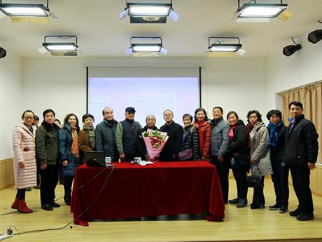 乔振纲教授讲座后与听众合影